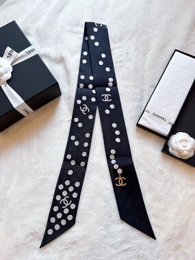 CHANEL 🖤 Slim Bandeau - Pearl